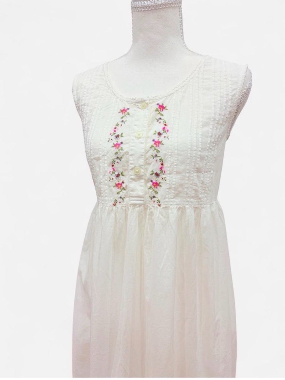 Gilligan O'Malley White
Embroidered Cotton
Cottagecore Nightgown M